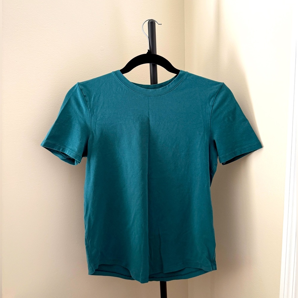Lululemon used curved-hem crewneck t-shirt size 6